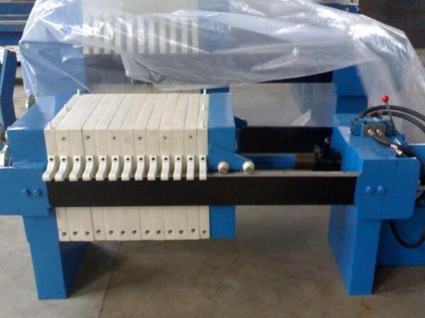 隔膜壓濾機濾板之間液體泄漏的主要原因是什么？